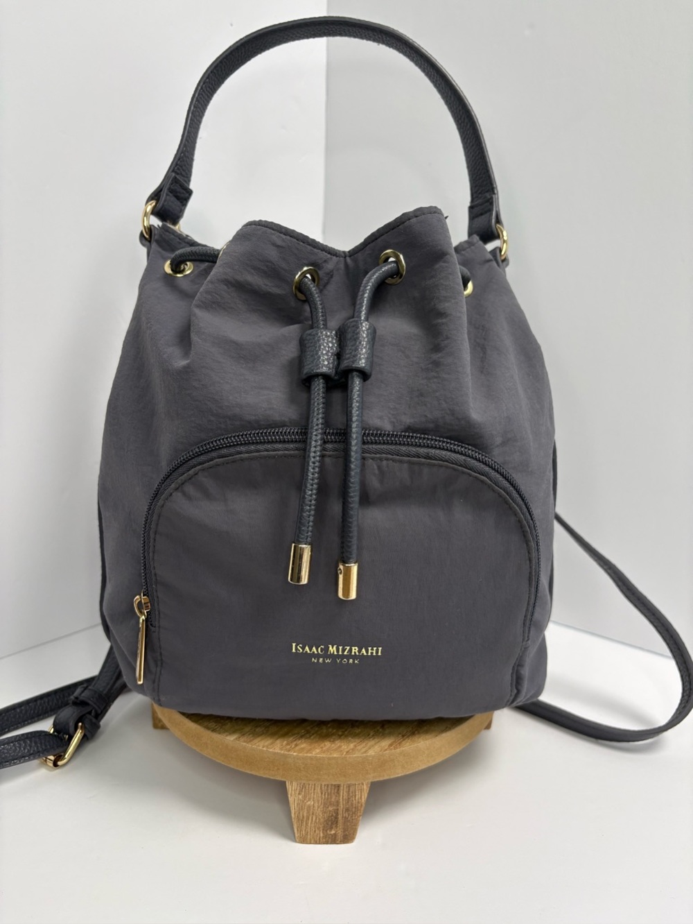 Isaac Mizrahi Dark Gray Bucket Bag Gold Hardware Drawstring Zip Adjustable Strap